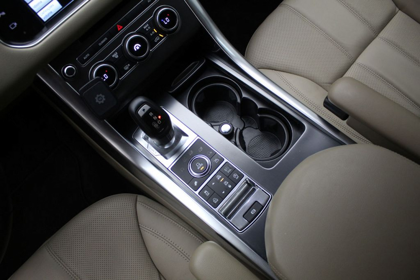 Foto do veículo LAND ROVER RANGE ROVER SPORT SE TDV6 2016 55.600 KM 285.000,00