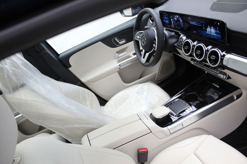 Foto do veículo MERCEDES-BENZ GLB 200 LAUNCH EDITION 2020 0 KM 390.000,00