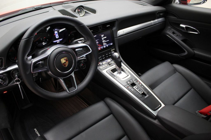 Foto do veículo PORSCHE 911 CARRERA 2018 6.192 KM 620.000,00