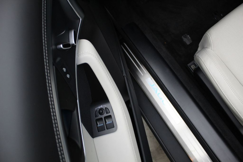 Foto do veículo JAGUAR F TYPE P300 R-DYNAMIC S CABRIO 2021 12 KM 549.000,00