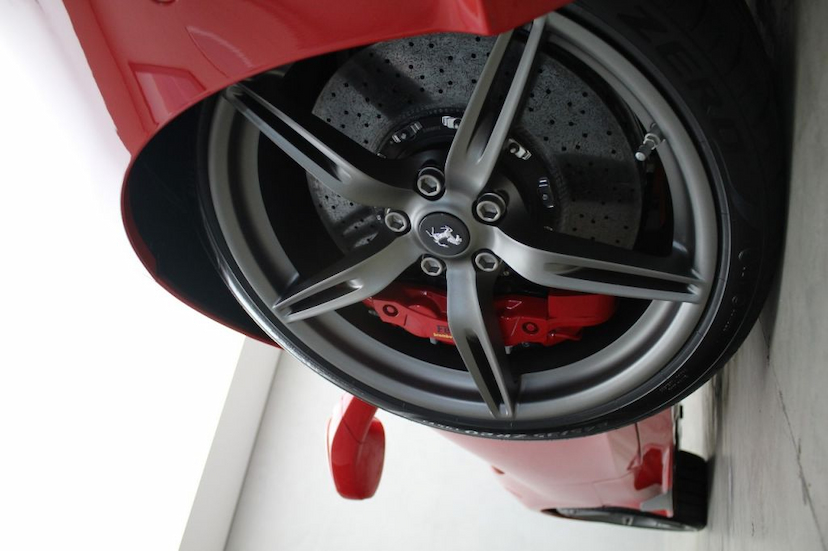 Foto do veículo FERRARI 458 SPECIALE 2014 5.400 KM 4.000.000,00