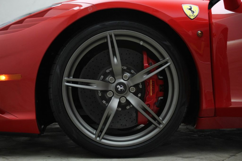 Foto do veículo FERRARI 458 SPECIALE 2014 5.400 KM 4.000.000,00