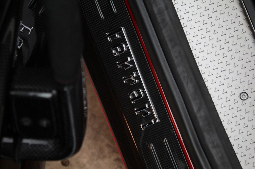 Foto do veículo FERRARI 458 SPECIALE 2014 5.400 KM 4.000.000,00