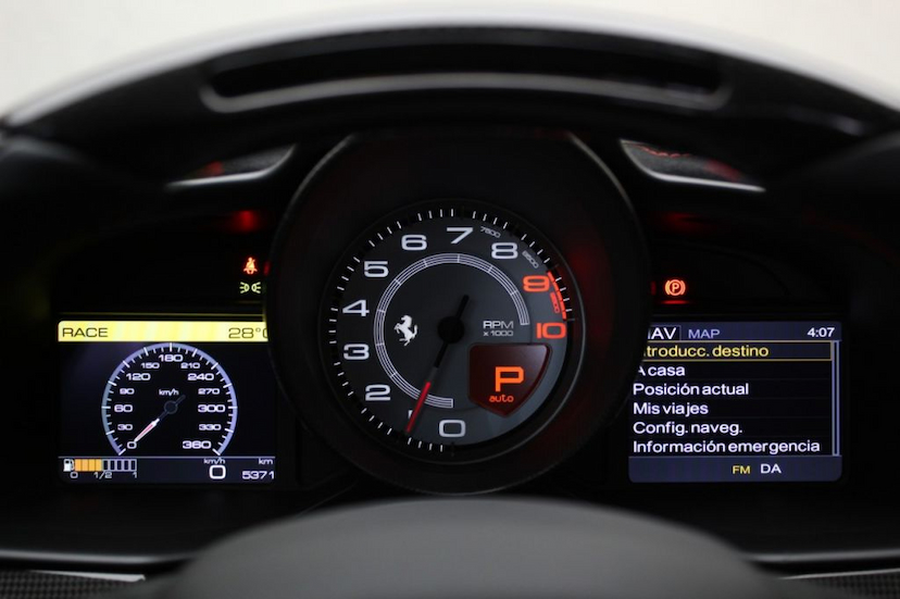 Foto do veículo FERRARI 458 SPECIALE 2014 5.400 KM 4.000.000,00