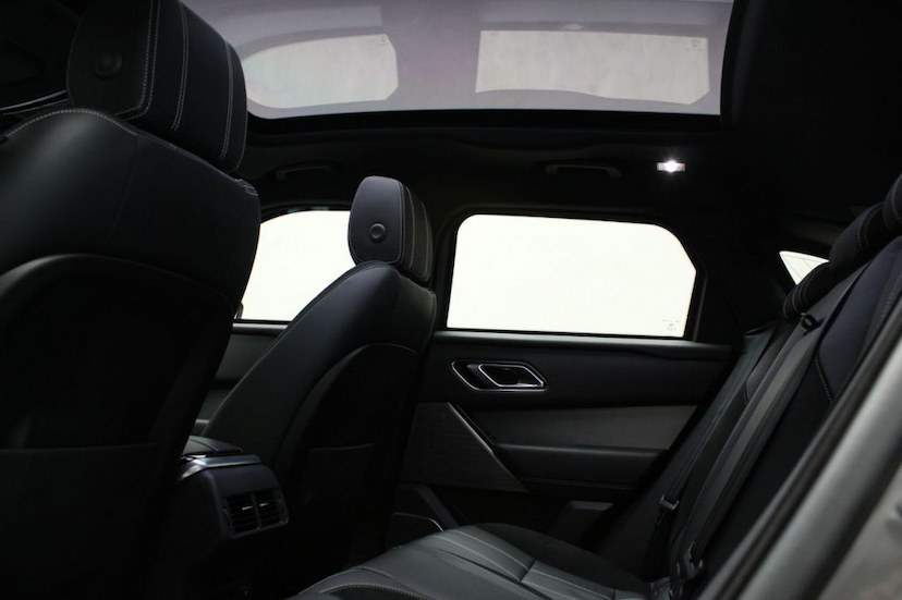 Foto do veículo LAND ROVER RANGE ROVER VELAR P380 SE R-DYNAMIC 2018 8.950 KM 489.000,00