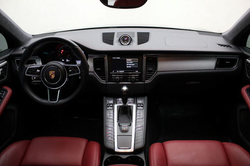 Foto do veículo PORSCHE MACAN TURBO 2015 26.063 KM 349.000,00