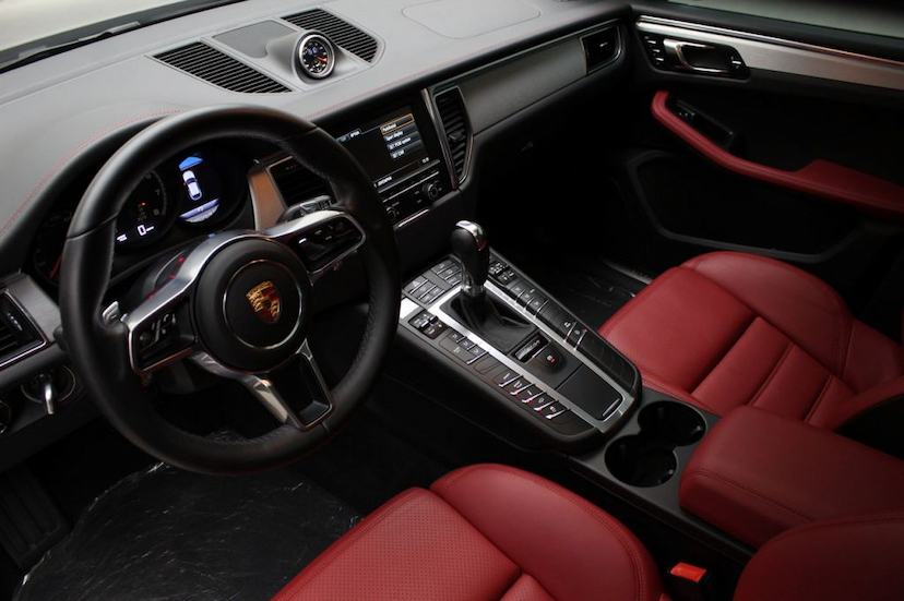 Foto do veículo PORSCHE MACAN TURBO 2015 26.063 KM 349.000,00