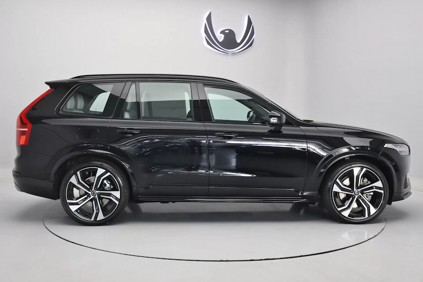 Foto do veículo VOLVO XC90 T8 RECHARGE ULTIMATE DARK | 7 LUGARES 2024 1.900 KM 679.000,00