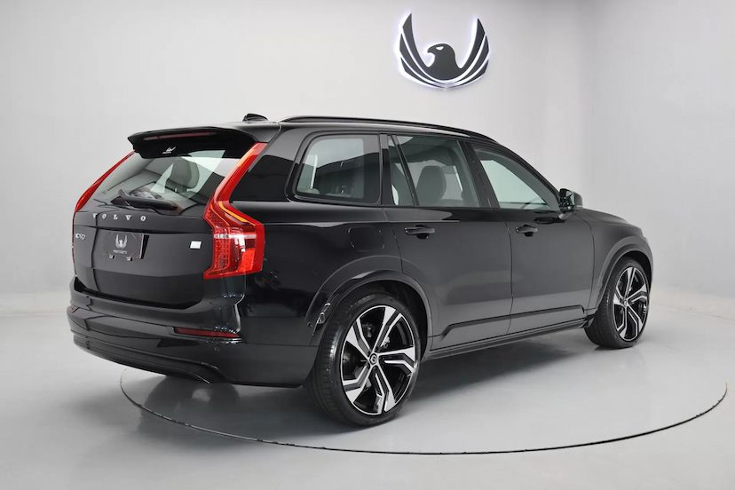 Foto do veículo VOLVO XC90 T8 RECHARGE ULTIMATE DARK | 7 LUGARES 2024 1.900 KM 679.000,00