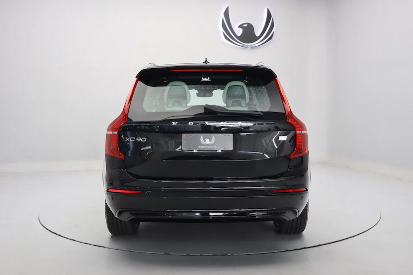 Foto do veículo VOLVO XC90 T8 RECHARGE ULTIMATE DARK | 7 LUGARES 2024 1.900 KM 679.000,00