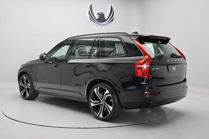 Foto do veículo VOLVO XC90 T8 RECHARGE ULTIMATE DARK | 7 LUGARES 2024 1.900 KM 679.000,00