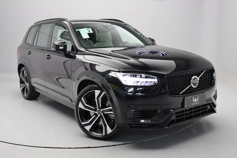 Foto do veículo VOLVO XC90 T8 RECHARGE ULTIMATE DARK | 7 LUGARES 2024 1.900 KM 679.000,00
