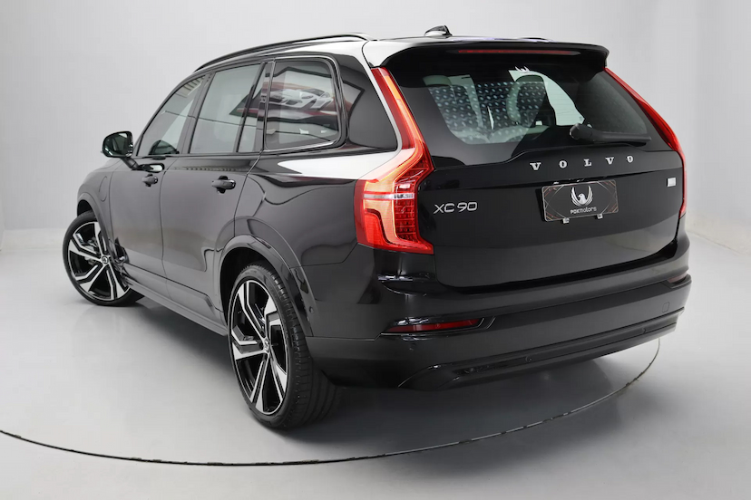 Foto do veículo VOLVO XC90 T8 RECHARGE ULTIMATE DARK | 7 LUGARES 2024 1.900 KM 679.000,00