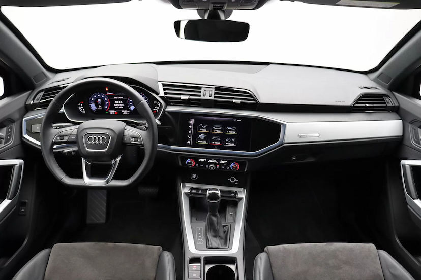 Foto do veículo AUDI Q3 BLACK 2021 10.300 KM 295.000,00