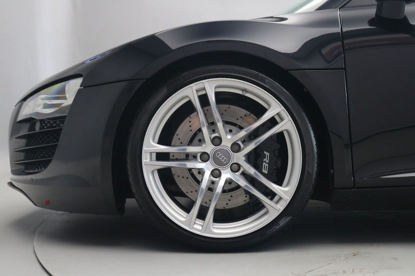 Foto do veículo AUDI R8 V8 COUPE QUATTRO 2008 32.750 KM 390.000,00