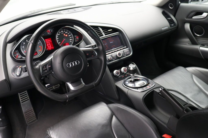 Foto do veículo AUDI R8 V8 COUPE QUATTRO 2008 32.750 KM 390.000,00