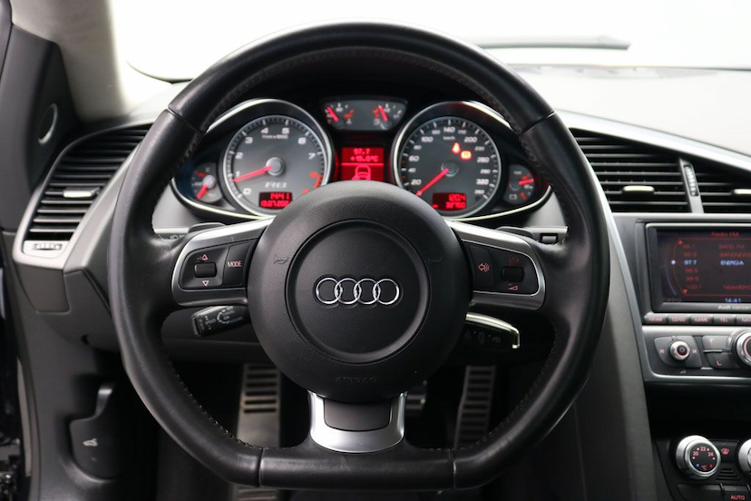 Foto do veículo AUDI R8 V8 COUPE QUATTRO 2008 32.750 KM 390.000,00