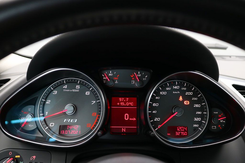 Foto do veículo AUDI R8 V8 COUPE QUATTRO 2008 32.750 KM 390.000,00