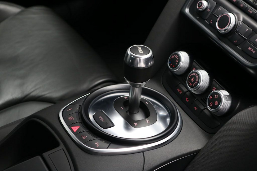 Foto do veículo AUDI R8 V8 COUPE QUATTRO 2008 32.750 KM 390.000,00