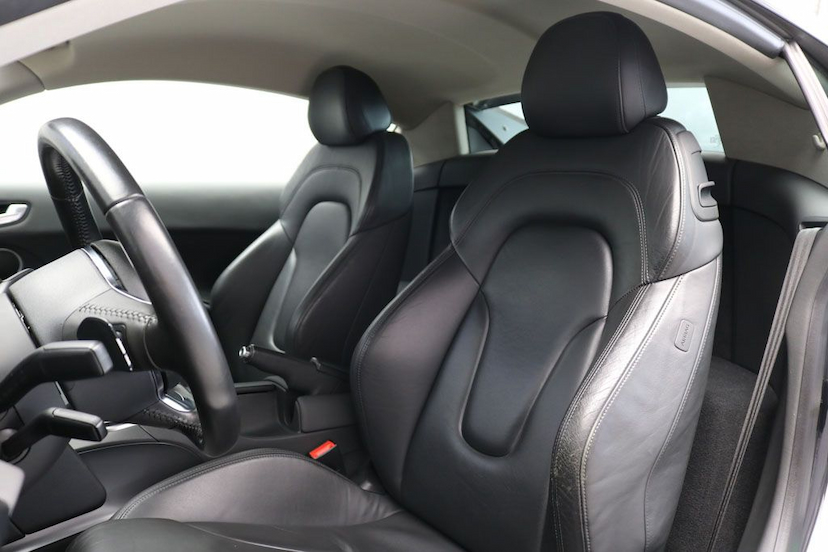 Foto do veículo AUDI R8 V8 COUPE QUATTRO 2008 32.750 KM 390.000,00
