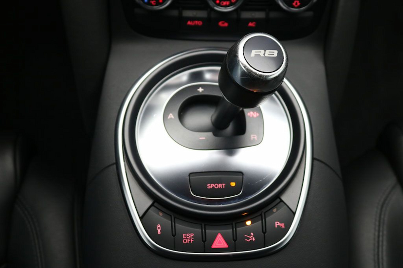 Foto do veículo AUDI R8 V8 COUPE QUATTRO 2009 47.990 KM 389.000,00