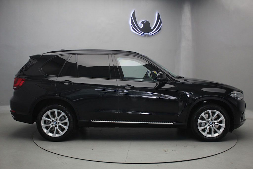 Foto do veículo BMW X5 50I SECURITY 2016 28.770 KM 329.000,00