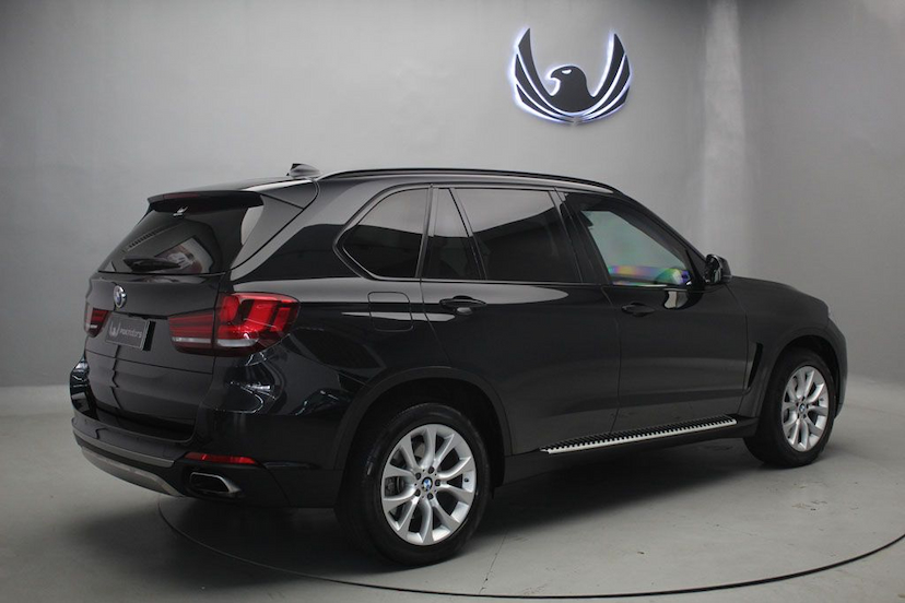 Foto do veículo BMW X5 50I SECURITY 2016 28.770 KM 329.000,00