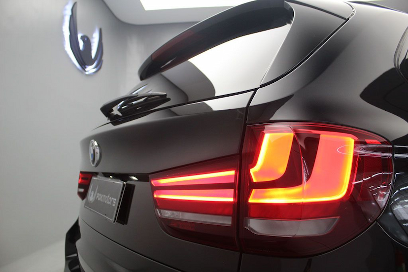 Foto do veículo BMW X5 50I SECURITY 2016 28.770 KM 329.000,00