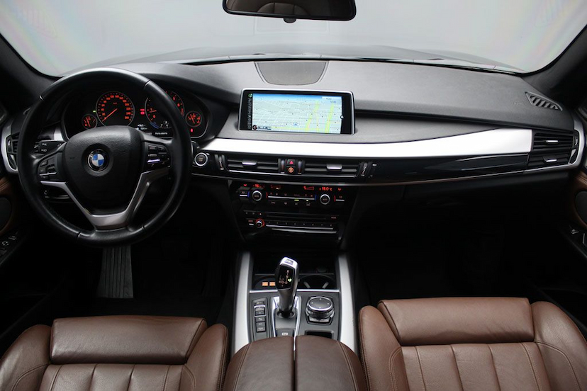Foto do veículo BMW X5 50I SECURITY 2016 28.770 KM 329.000,00