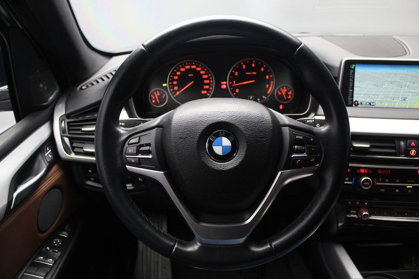 Foto do veículo BMW X5 50I SECURITY 2016 28.770 KM 329.000,00