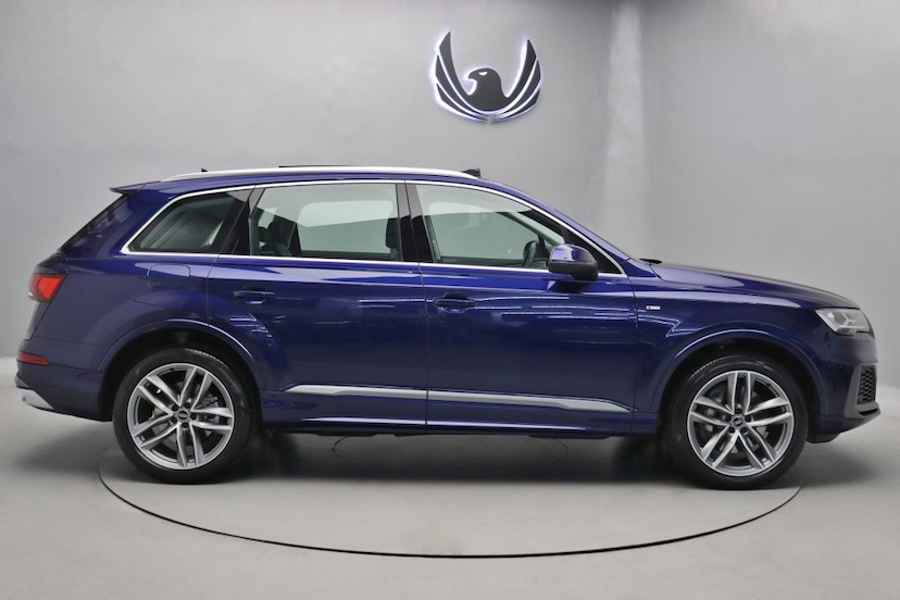 Foto do veículo AUDI Q7 TFSI S-LINE 2021 2.760 KM 529.000,00