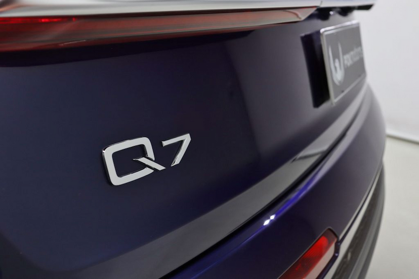 Foto do veículo AUDI Q7 TFSI S-LINE 2021 2.760 KM 529.000,00