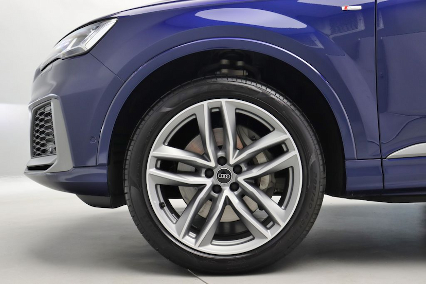 Foto do veículo AUDI Q7 TFSI S-LINE 2021 2.760 KM 529.000,00