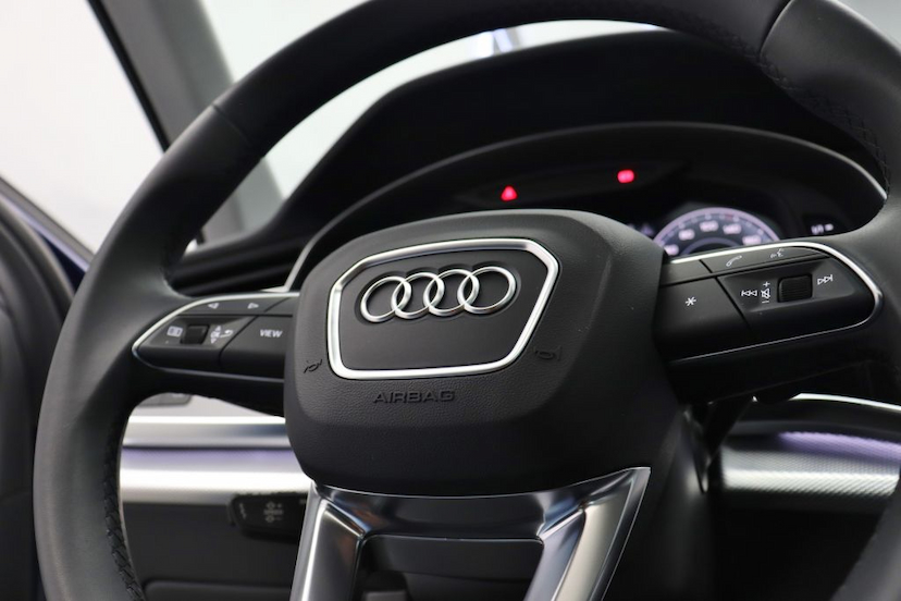 Foto do veículo AUDI Q7 TFSI S-LINE 2021 2.760 KM 529.000,00