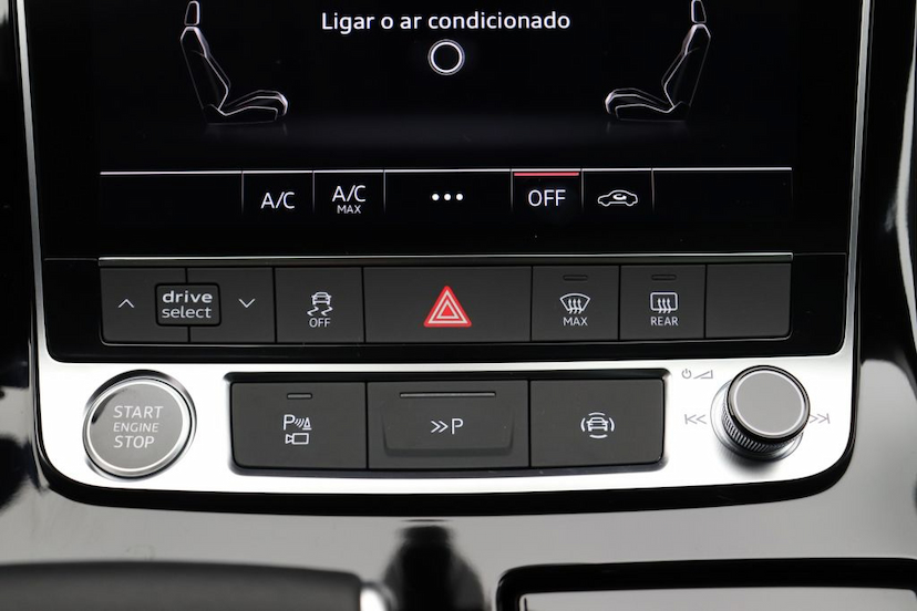 Foto do veículo AUDI Q7 TFSI S-LINE 2021 2.760 KM 529.000,00