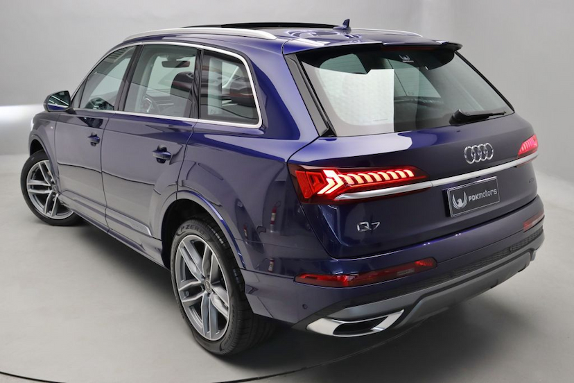 Foto do veículo AUDI Q7 TFSI S-LINE 2021 2.760 KM 529.000,00