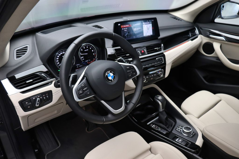 Foto do veículo BMW X1 20I X-LINE 2021 6.755 KM 339.000,00
