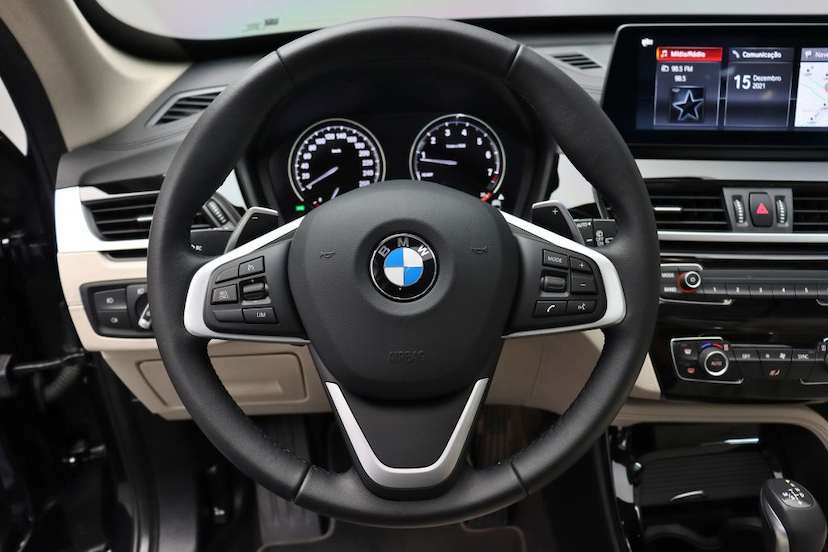 Foto do veículo BMW X1 20I X-LINE 2021 6.755 KM 339.000,00