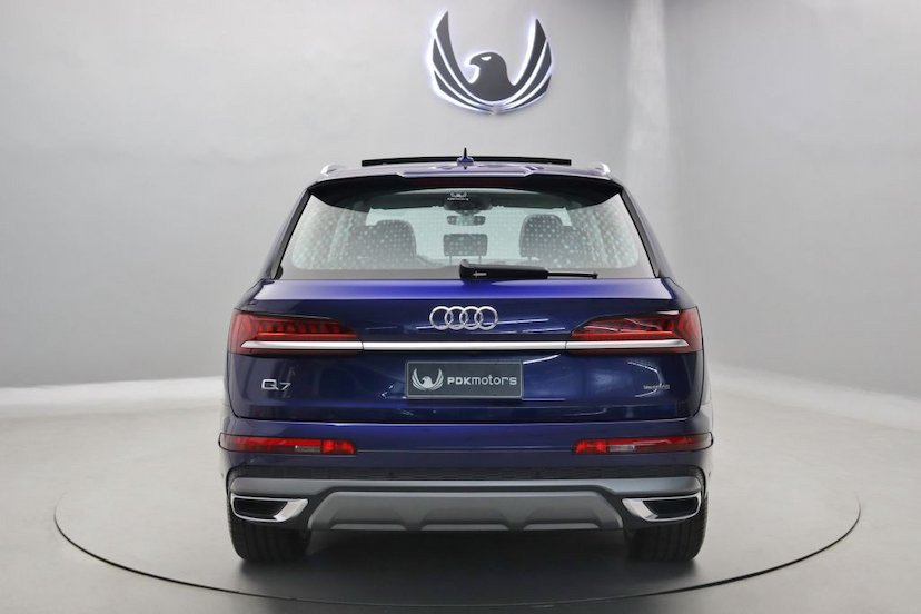 Foto do veículo AUDI Q7 TFSI S-LINE 2021 5.625 KM 509.000,00