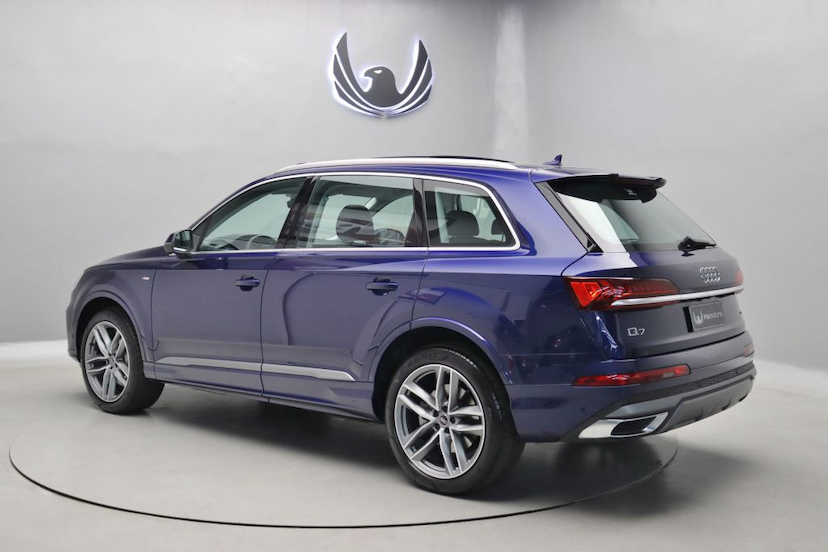 Foto do veículo AUDI Q7 TFSI S-LINE 2021 5.625 KM 509.000,00