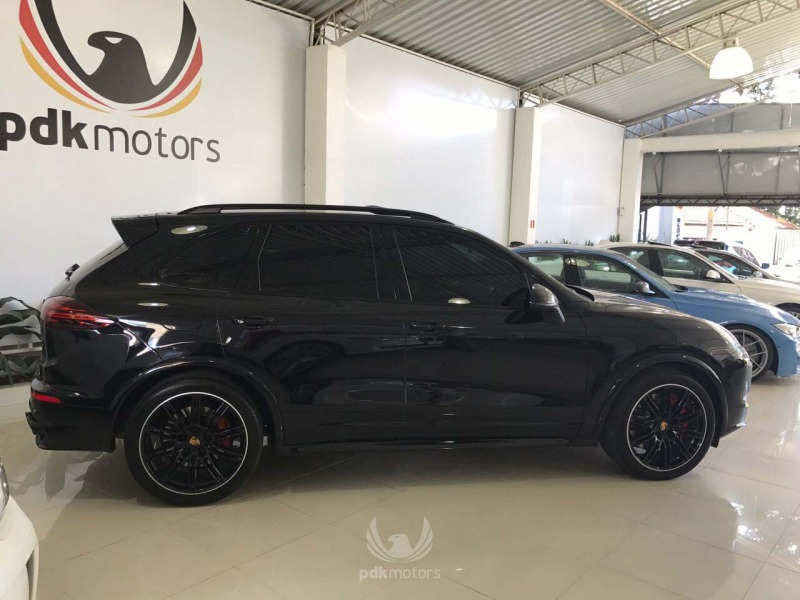 Foto do veículo PORSCHE  CAYENNE GTS 2016 27.200 KM 399.000,00