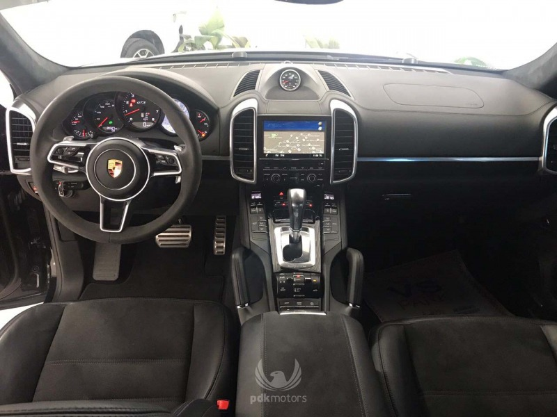 Foto do veículo PORSCHE  CAYENNE GTS 2016 27.200 KM 399.000,00