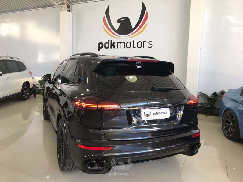 Foto do veículo PORSCHE  CAYENNE GTS 2016 27.200 KM 399.000,00