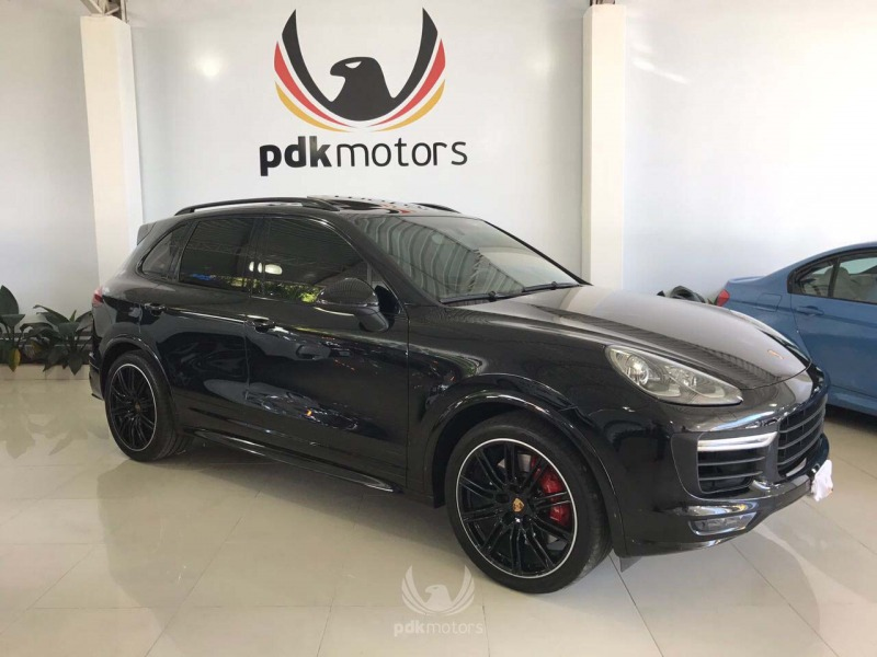 Foto do veículo PORSCHE  CAYENNE GTS 2016 27.200 KM 399.000,00