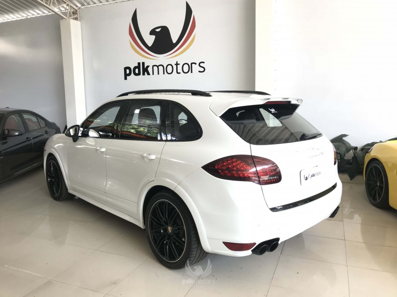 Foto do veículo PORSCHE  CAYENNE GTS 2013 72.000 KM 308.000,00