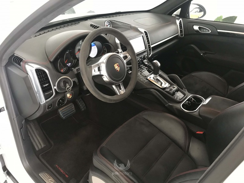 Foto do veículo PORSCHE  CAYENNE GTS 2013 72.000 KM 308.000,00