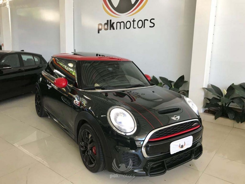 Foto do veículo MINI  JOHN COOPER WORKS 2016 37.530 KM 135.000,00