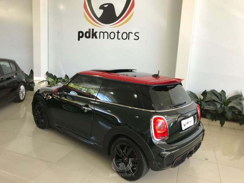 Foto do veículo MINI  JOHN COOPER WORKS 2016 37.530 KM 135.000,00