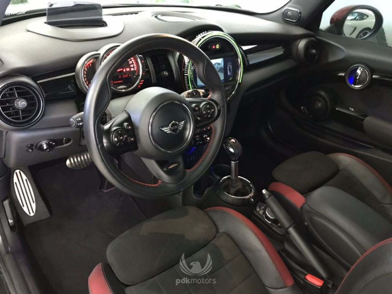 Foto do veículo MINI  JOHN COOPER WORKS 2016 37.530 KM 135.000,00