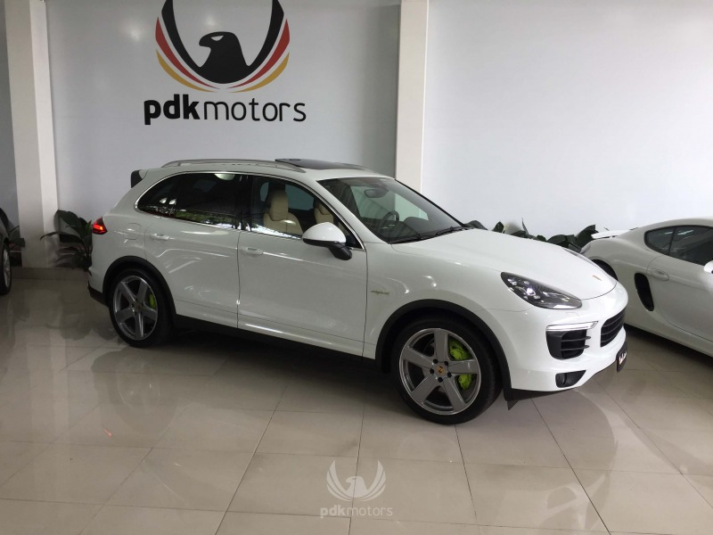 Foto do veículo PORSCHE  CAYENNE S E-HYBRID 2017 1.180 KM 399.000,00